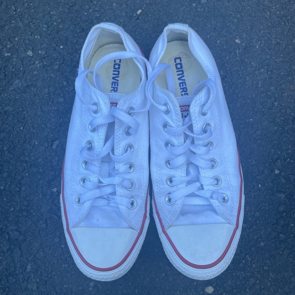 Womens White Low-Top Converse Size 8.5